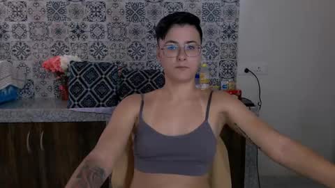 Snapshot of chloe_x_ chatting on February 21, 2025, 8:18 am Eva and Sandra online show from February 21, 2025, 8:18 am