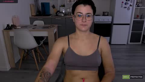 Snapshot of chloe_x_ chatting on September 10, 2025, 11:21 am Eva and Sandra online show from September 10, 2025, 11:21 am