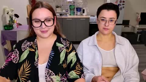 Snapshot of chloe_x_ chatting on February 22, 2026, 8:40 pm Eva and Sandra online show from February 22, 2026, 8:40 pm