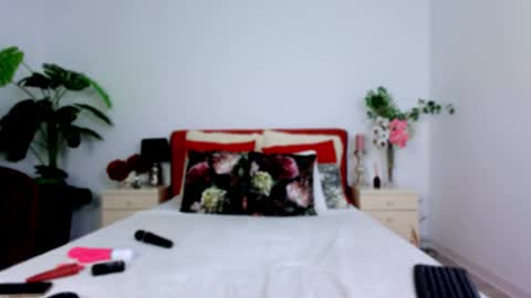 Chloe online show from November 13, 2025, 6:01 am