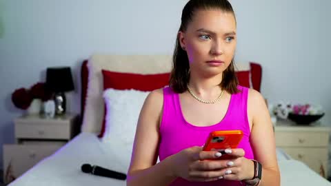 Chloe online show from June 3, 2026, 6:16 am