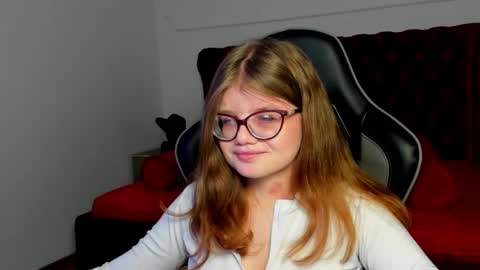 ChloeHalses online show from April 12, 2026, 5:07 pm
