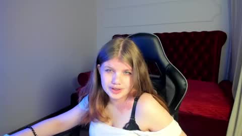 ChloeHalses online show from May 31, 2026, 6:09 pm