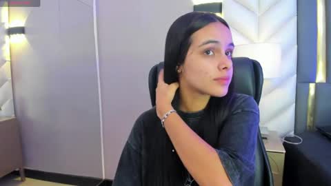 Snapshot of chloeharper_ chatting on April 12, 2026, 12:21 pm Chloe Harper online show from April 12, 2026, 12:21 pm