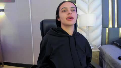 Snapshot of chloeharper_ chatting on April 15, 2026, 12:01 pm Chloe Harper online show from April 15, 2026, 12:01 pm