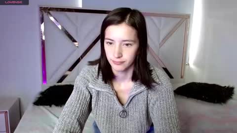 Chloe online show from March 7, 2025, 1:07 pm