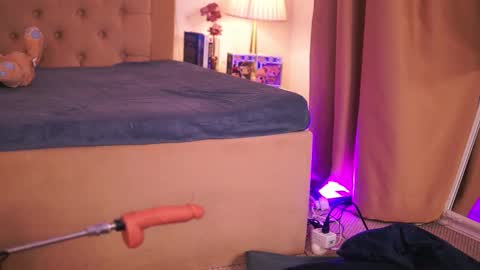 Chlo online show from December 20, 2025, 4:30 am