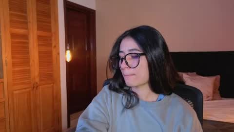 ChloeTurner  online show from April 15, 2026, 8:53 pm