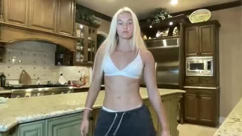 Chloe Babe online show from April 18, 2026, 6:17 am