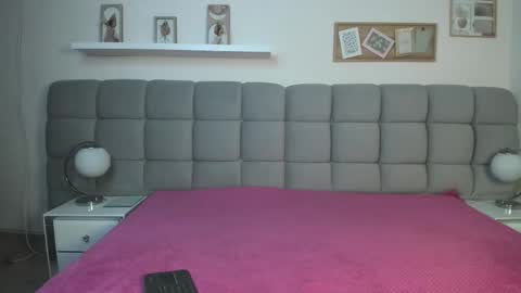 chlooe_zoe online show from September 18, 2025, 8:44 pm