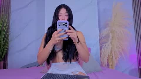 Chlooe online show from April 8, 2026, 2:11 am