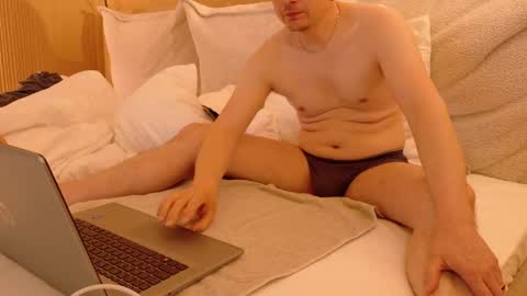 chlover855 online show from April 21, 2026, 7:03 am