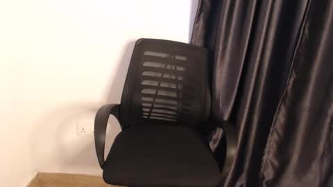 zi online show from October 9, 2025, 3:21 pm