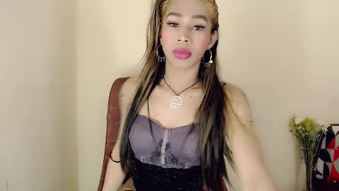 chocolatetriplex online show from March 4, 2025, 3:26 pm