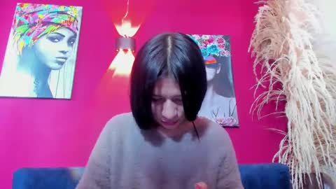  Laura  online show from December 12, 2024, 7:04 pm