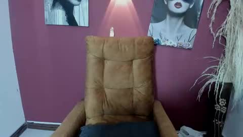  Laura  online show from January 25, 2025, 6:02 pm