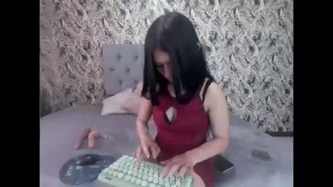  Laura  online show from February 7, 2025, 3:19 pm