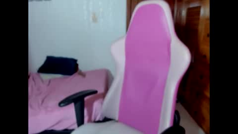  Laura  online show from February 19, 2025, 6:00 pm