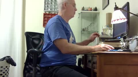 chris2002b online show from October 7, 2025, 3:36 am