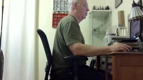 chris2002b online show from November 9, 2025, 3:49 am