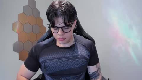 Chris Cooper Independent model online show from November 28, 2025, 2:14 am