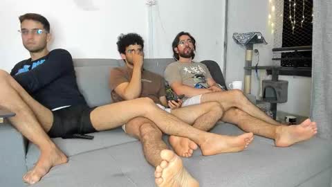 Im Chirs IM MODEL INDEPENDT online show from November 25, 2025, 3:39 am