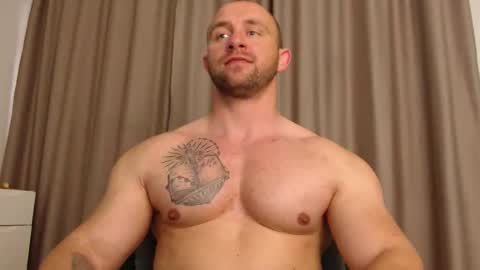 Snapshot of chrisbigbiceps chatting on May 21, 2026, 4:58 pm chrisbigbiceps online show from May 21, 2026, 4:58 pm