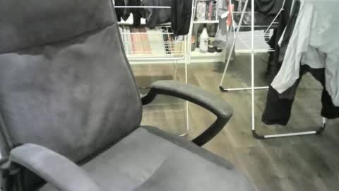 chrisprngr online show from September 21, 2025, 4:52 pm