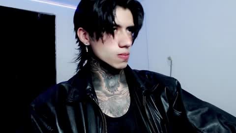 CHRIS  INDEPENT MODEL online show from February 18, 2025, 2:05 am