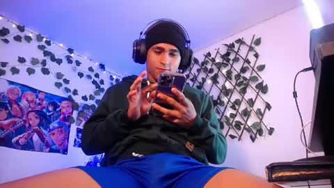 Snapshot of chriss_wg_ chatting on February 22, 2025, 6:30 pm Christian Wang online show from February 22, 2025, 6:30 pm