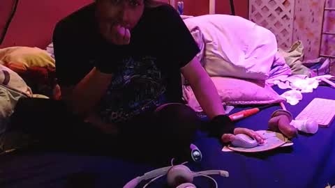 ChrisstyAnneCD online show from October 1, 2025, 11:00 pm