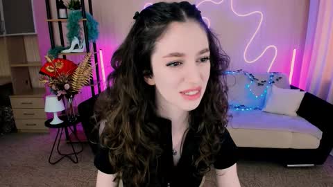 christinaconteeree online show from September 14, 2025, 11:20 am