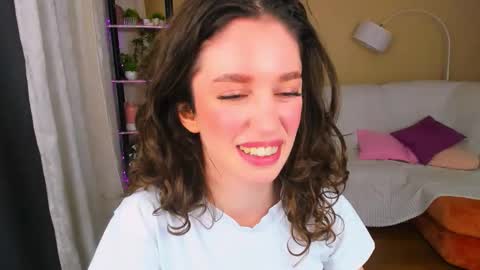 christinaconteeree online show from September 17, 2025, 2:08 pm