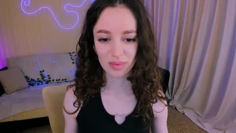 christinaconteeree online show from September 23, 2025, 1:36 pm