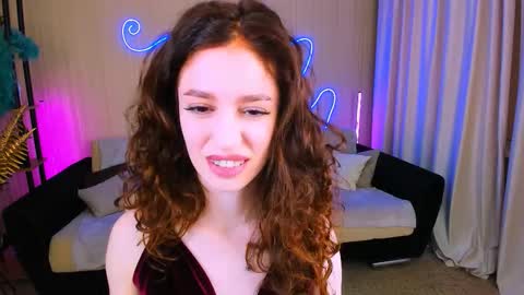 christinaconteeree online show from October 2, 2025, 1:40 pm