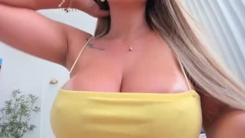 Snapshot of christine0990__ chatting on July 15, 2026, 4:07 am Hi im Christine online show from July 15, 2026, 4:07 am