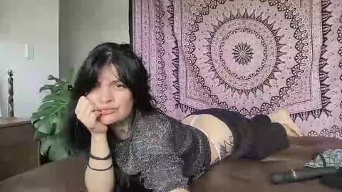 Val riess -- Instagram free online show from October 21, 2025, 5:13 pm