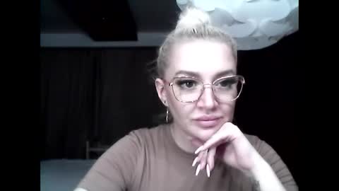 Snapshot of christyblondie chatting on March 28, 2026, 7:24 pm christyblondie online show from March 28, 2026, 7:24 pm