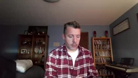 Snapshot of chrisw8121 chatting on December 4, 2025, 4:05 pm chrisw8121 online show from December 4, 2025, 4:05 pm