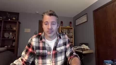 Snapshot of chrisw8121 chatting on December 16, 2025, 5:23 am chrisw8121 online show from December 16, 2025, 5:23 am