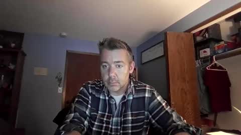 Snapshot of chrisw8121 chatting on December 17, 2025, 10:27 pm chrisw8121 online show from December 17, 2025, 10:27 pm