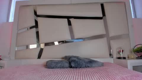 instagram chrystaljade.1 online show from February 17, 2026, 1:29 pm