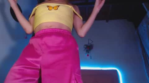 cicimom online show from February 15, 2026, 4:20 am