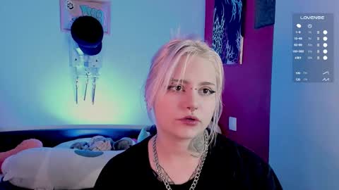 Snapshot of cigaretteduringsex chatting on October 17, 2025, 9:23 am Helen and Teya online show from October 17, 2025, 9:23 am