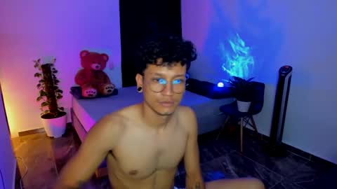 Luna and Sebas  online show from January 17, 2025, 5:42 am