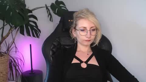 Snapshot of cinderellamoon chatting on May 26, 2026, 5:47 am Cinderella online show from May 26, 2026, 5:47 am