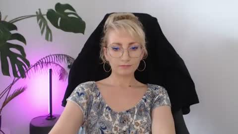 Snapshot of cinderellamoon chatting on July 3, 2026, 5:36 am Cinderella online show from July 3, 2026, 5:36 am