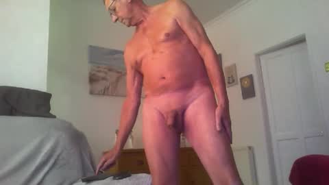 Snapshot of cineman22 chatting on October 24, 2025, 11:50 am Cineman22 online show from October 24, 2025, 11:50 am