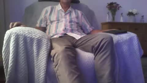 Snapshot of cineman22 chatting on October 26, 2025, 2:01 pm Cineman22 online show from October 26, 2025, 2:01 pm