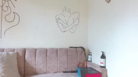 cinna__ online show from October 24, 2025, 2:57 pm